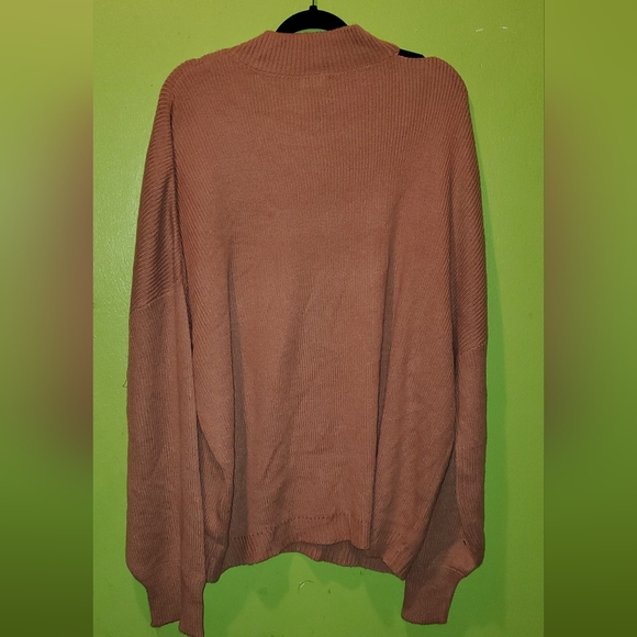 Open Shoulder top - Picture 2 of 5